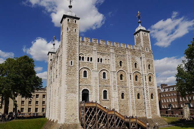 Private Tour of The Tower of London - White Tower armor, royal names, and the interactive moment