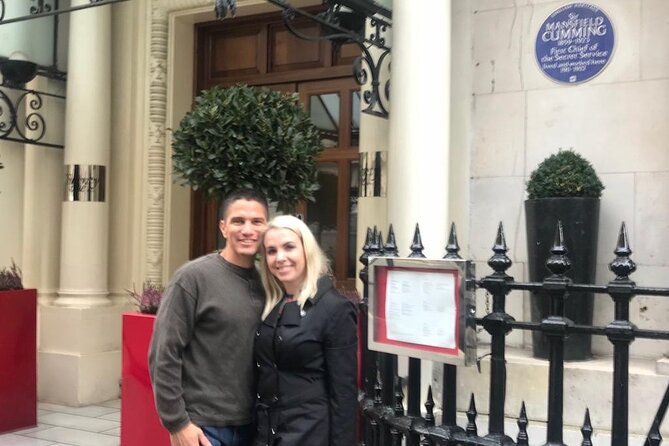 Private Tour: The London of Shakespeare, the Beatles, James Bond and Sherlock Holmes by Traditional Black Cab - Your driver-guide: why names like Greg, Gordon, Andrew, Jerry, and David come up again