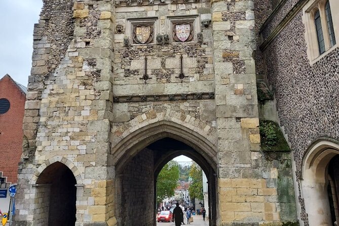 Private Tour Winchester - The Arc and Licoricia of Winchester: a statue stop with real punch