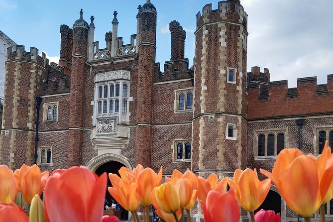 Private tour with an accredited expert guide Hampton Court Palace - Hampton Court in a Private Format, Not a Ticket Stampede