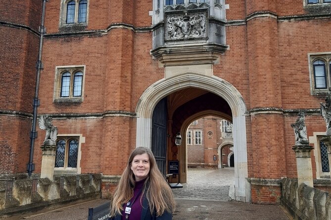 Private tour with an accredited expert guide Hampton Court Palace - Tudor State Apartments and the Great Hall, Where Power Gets Visible