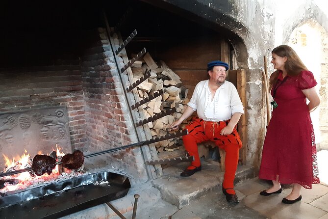 Private tour with an accredited expert guide Hampton Court Palace - The Baroque Side Shift, Mary II and William III in 1689