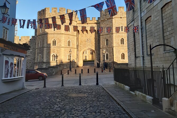 Private Walking Tour with Accredited Expert Guide Windsor Castle - Middle Ward and Round Tower: the “real” start of Windsor Castle