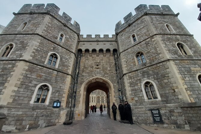 Private Walking Tour with Accredited Expert Guide Windsor Castle - What the private group size actually changes for you