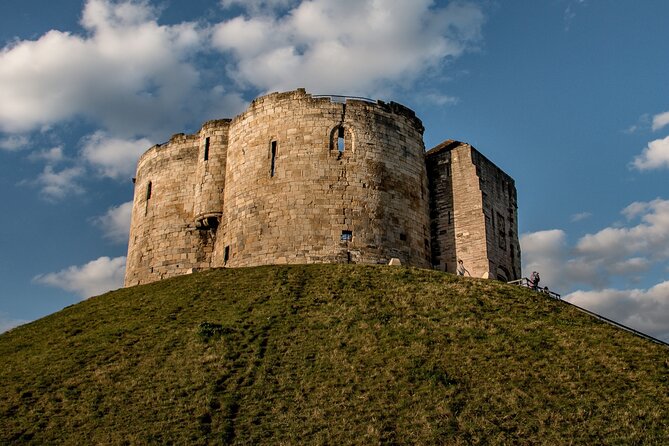 Private York Self-Guided Tour - York City Walls, the Multangular Tower, and Museum Gardens