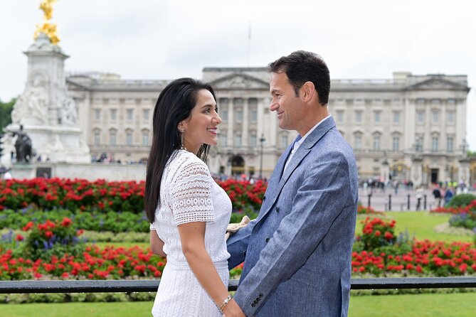 Professional Private Photoshoot in London - How the Photographer Gets Real People Photos (Not Awkward Ones)