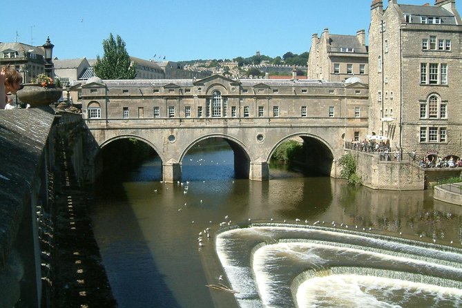 Roman Baths and Bath City Walking Tour - Group size and guide experience, why it matters on crowded streets