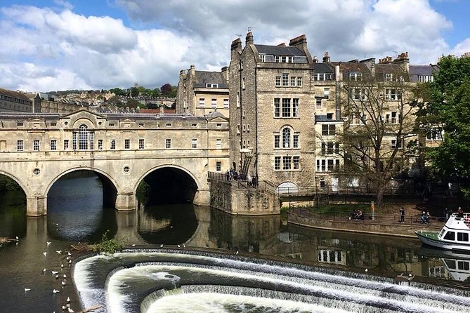 Roman Baths Entry and Walking Tour with Blue Badge Tour Guide - Pulteney Bridge and the walk to the Roman Baths area
