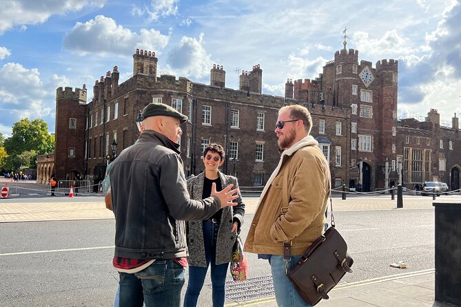 Royal Historic Pubs Walking Guided Tour in London - Meeting at Piccadilly Circus, Ending Near Green Park