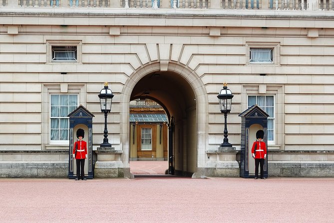 Royal London Guided Sightseeing Tour and Thames River Cruise - Buckingham Palace and the Changing of the Guards (or Horse Guards Parade)