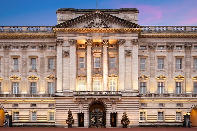 Royal London Guided Tour with Changing of the Guard - Coach comfort: Wi-Fi, USB charging, and Vox headsets