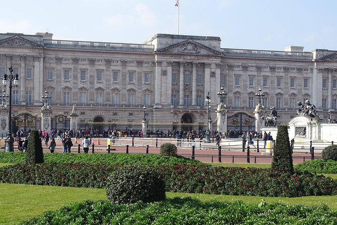 Royal Tour of St James', Parks, Palaces and Royal intrigue - Green Park Backstory: Why the Royal Green Looks Like a Royal Plot
