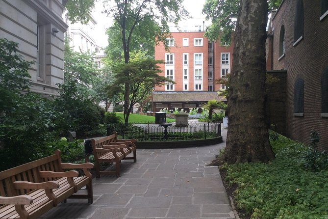 Secret Gardens of the City of London Private Tour - Guildhall and the Roman Amphitheatre Ground You Stand On