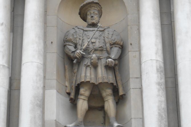 Secret Old London Guided Walking Tour - Stop 4: Guildhall, a Roman amphitheatre site in plain sight