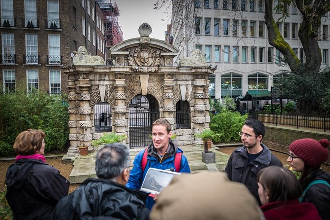 Secret Walking Tour of Central London - Admiralty Arch: hunting Wellington’s nose
