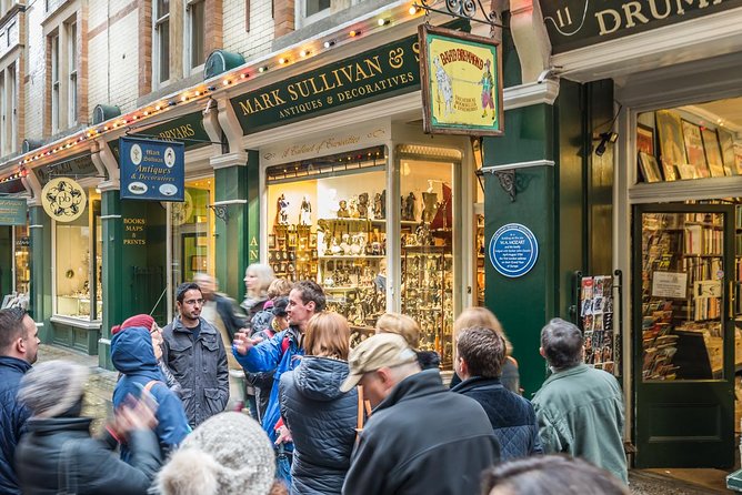 Secret Walking Tour of Central London - Walking pace, group size, and what to wear