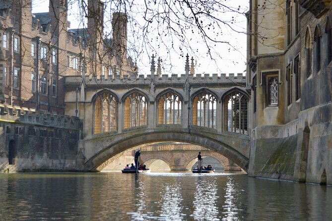 Shared Punt Tour - Cambridge - Mathematical Bridge and the Silver Street Bridge turnaround
