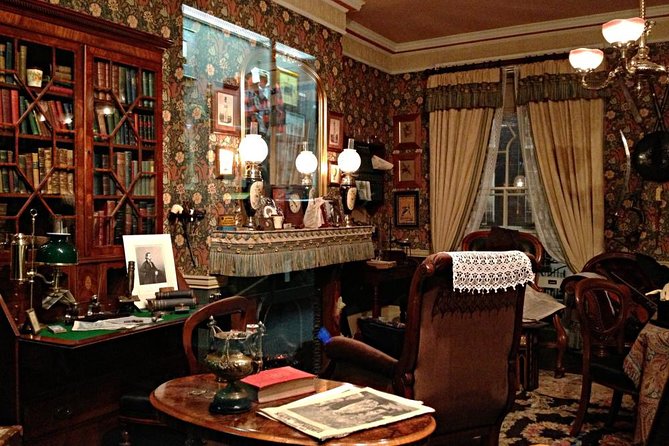 Sherlock Holmes Museum & Westminster Walking Tour - Westminster Abbey: a 1,000-year-feeling stop