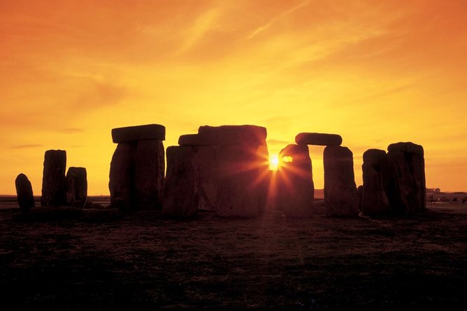 Small-Group to Bath, Lacock, Avebury and Stonehenge from London - Avebury’s stone circle walk: your final big wow moment