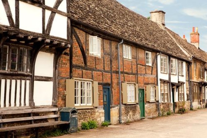 Small-Group to Bath, Lacock, Avebury and Stonehenge from London - Coach comfort and timing: what the small-group setup really means