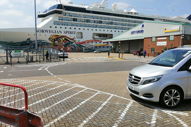 Southampton Cruise Term/ Hotel to London with Stopovers at Stonehenge & Windsor - After your cruise: Southampton pickup that targets the arrivals hall