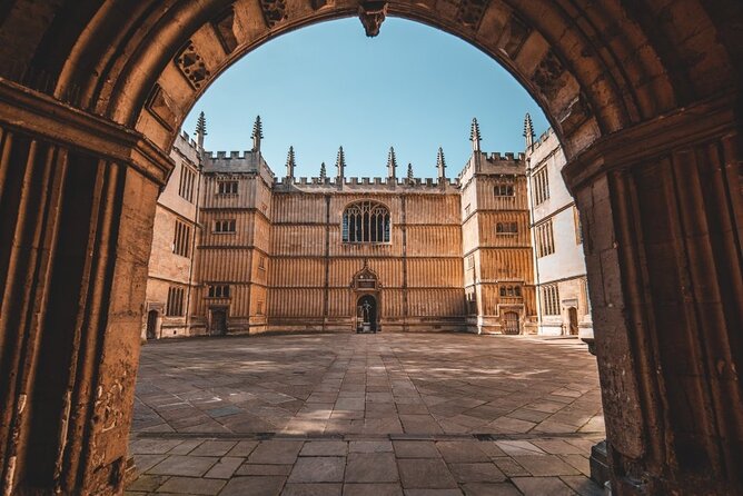 Southampton to London via Cotswold Villages, Oxford & Pub Lunch - Burford: a guided town walk plus a pub lunch in a 1402 tavern