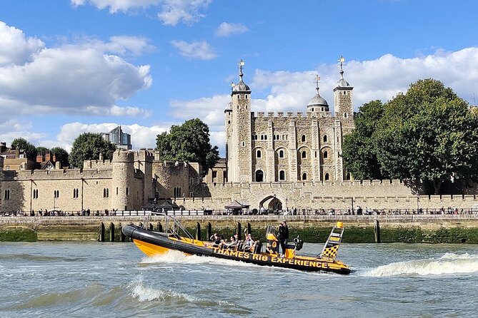 Speedboat 'Ultimate Tower Blast' from Tower Millennium Pier - 40 minutes - Underway With Live Commentary and Music: How the Experience Stays Fun