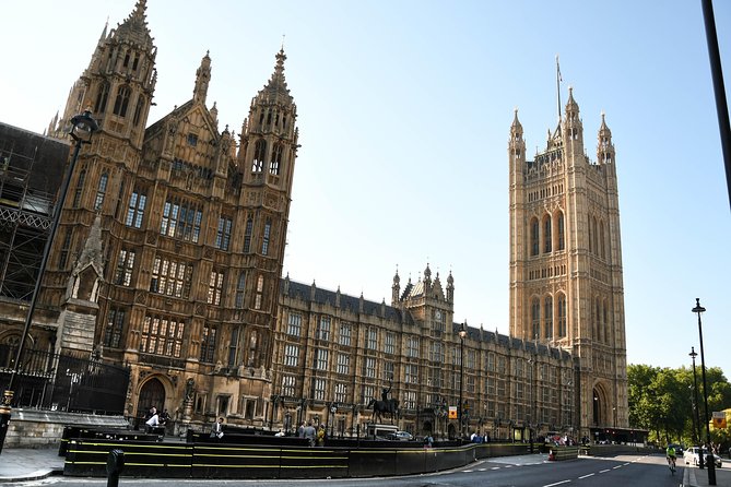 St Pauls Cathedral & See Over 30 Top London Sights Tour - Borough Market: food break plus Harry Potter filming references