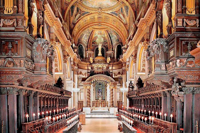 St Pauls Cathedral & Westminster Walking Tour - Trafalgar Square: the photo magnet with context
