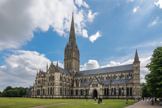 Stonehenge and Salisbury Cathedral Private Tour from Southampton - Price and Value: When $564.97 Per Group Makes Sense