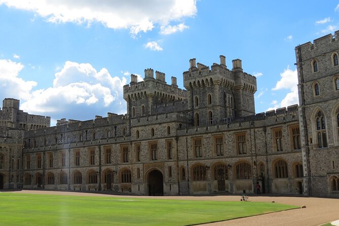 Stonehenge and Windsor Castle Tour from London With Entry Tickets - Meeting point at Earls Court: get on fast, get moving