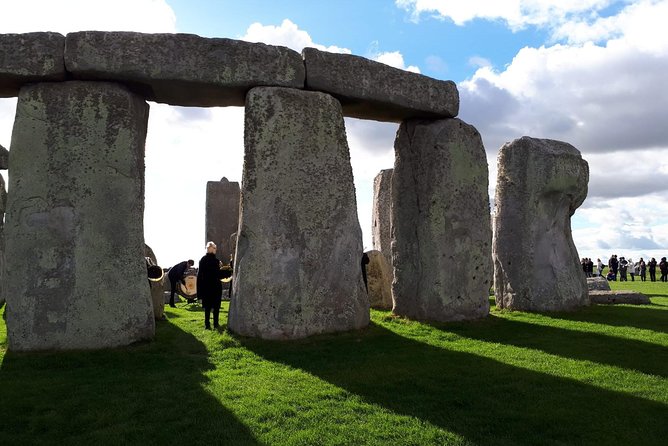 Stonehenge Inner Circle Private Tour from London with Bath Visit - The Ride From London to the Countryside, and Why It Helps