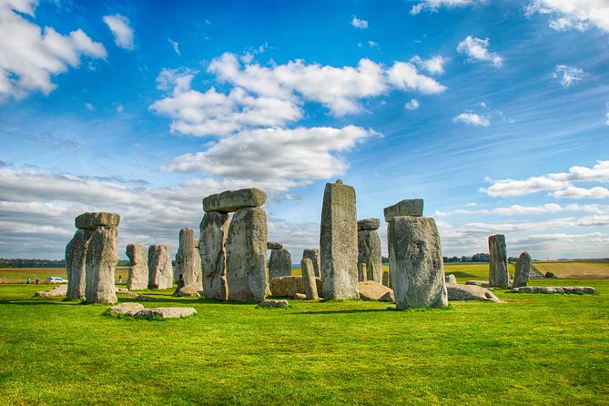 Stonehenge Morning Half-Day Tour from London Including Admission - What happens during your 2 hours at Stonehenge