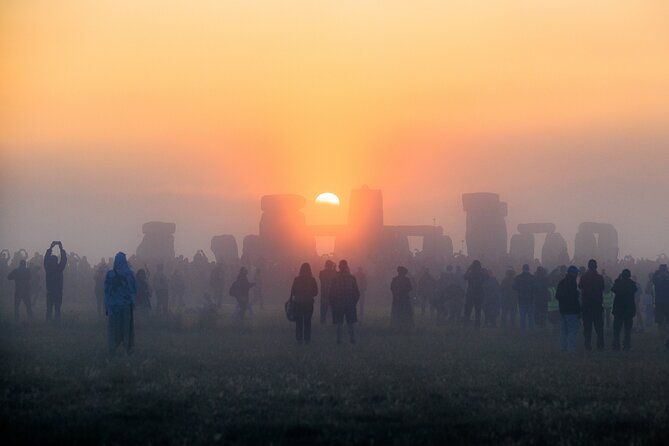 Stonehenge Summer Solstice Tour from London: Sunset or Sunrise Viewing - The Avebury stone circle warm-up (sunset option only)