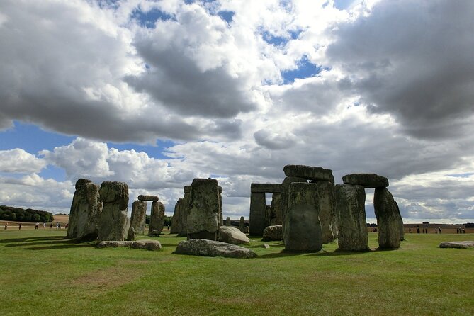 Stonehenge Tour from Southampton to London - Riding in an Air-Conditioned Coach (and How the Drive Feels)