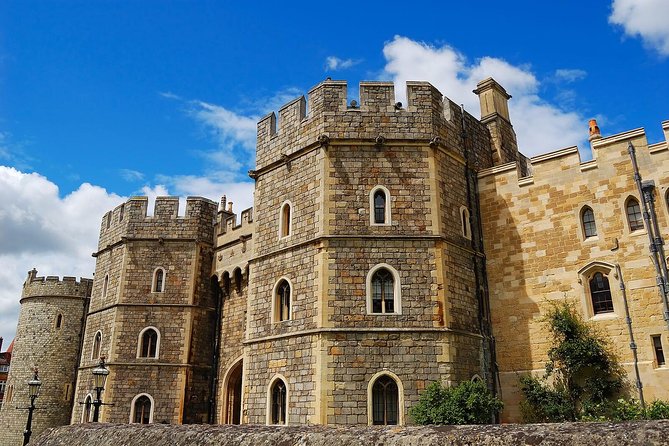 Stonehenge, Windsor Castle and Bath with Pub Lunch in Lacock - Lacock’s 14th-century pub lunch at The George Inn