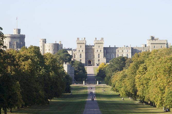 Stonehenge, Windsor Castle and Bath with Pub Lunch in Lacock - Roman Baths Museum: your optional hour
