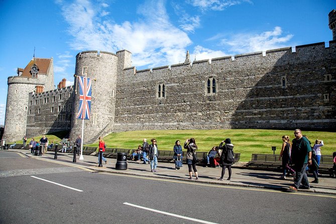 Summer Special: Buckingham Palace & Windsor Castle Tour - What Can Feel Tricky: Guide Limits, Crowds, and Getting Stuck in Lines