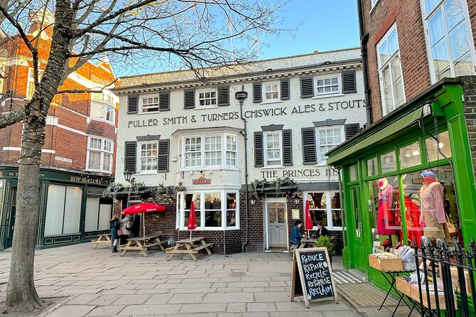Ted Lasso Inspired Private 4-hour Tour in Richmond - Stop 1 in London: the opening hits that set the tone