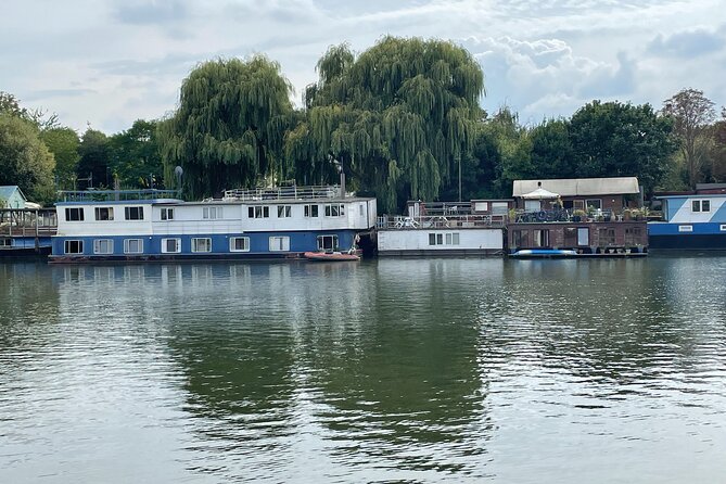 Ted Lasso Tour of Richmond with Private Guide - Stop 3: Richmond-upon-Thames, Crown and Anchor for Ted and Beard moments