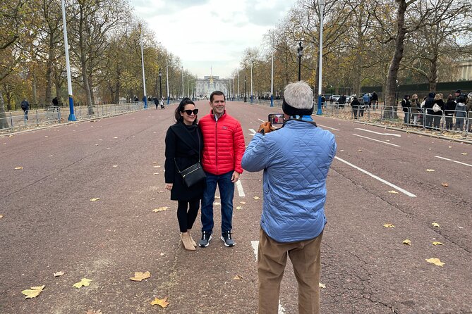 The 4 Hour Private Iconic London Taxi Sightseeing Tour - Trafalgar Square and St. Paul’s Cathedral: a classic skyline combo