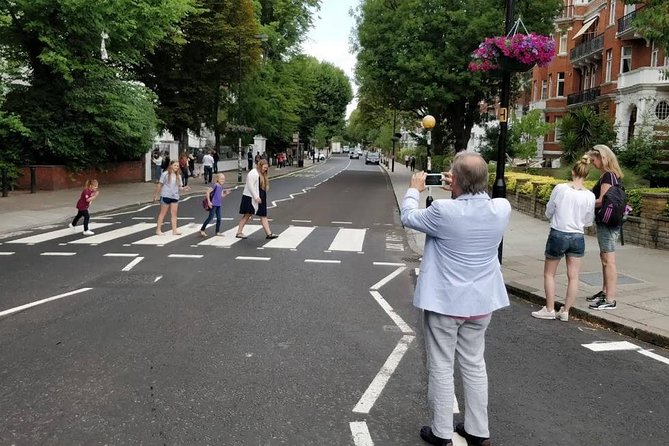 The Beatles Magical History Black Taxi Tour London - What makes the tour feel personal in a private black taxi