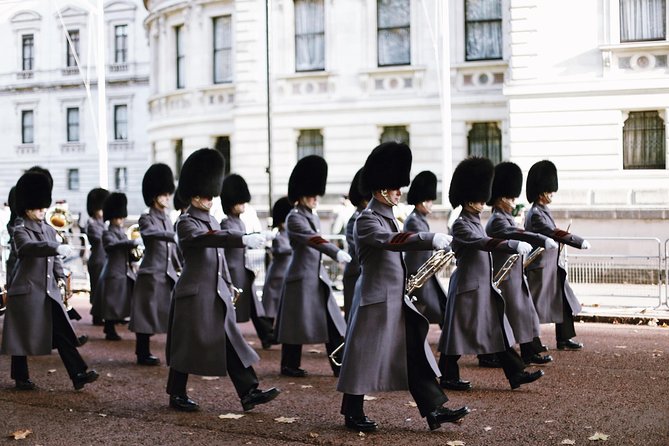 The Changing of the Guard - Exclusive Guided Walking Tour - Weather and cancellation reality, what you can and cannot control