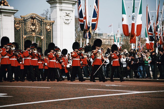 The Changing of the Guard - Exclusive Guided Walking Tour - Nelson’s Column to Admiralty Arch, learning the layout that makes photos easier