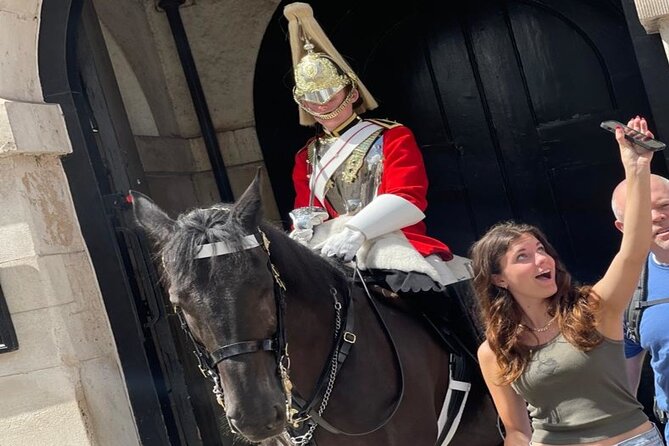 The Changing of the Guard Tour and Buckingham Palace - Stop 1: Buckingham Palace or Horse Guards Parade, Plus the Royal Route
