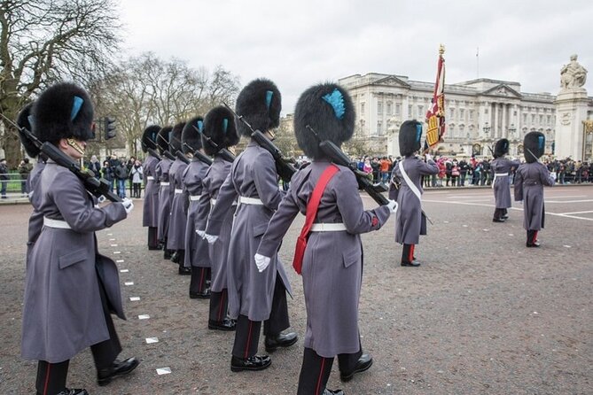 The Changing of the Guard Tour and Buckingham Palace - Photo Tips That Actually Help on Guard Days