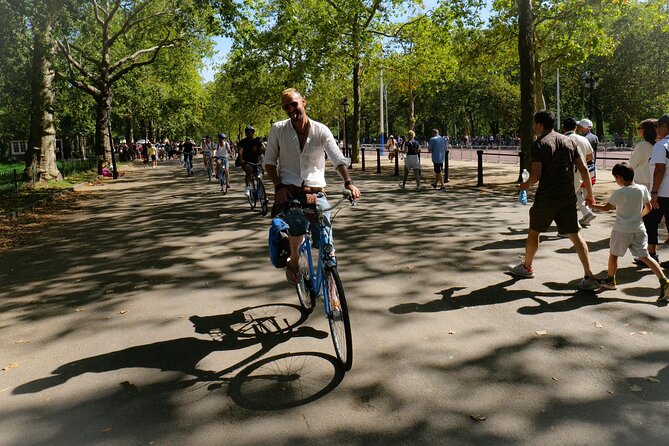 The Classic Highlights Bike Tour with a local guide - Your guide and the small-group ride feel