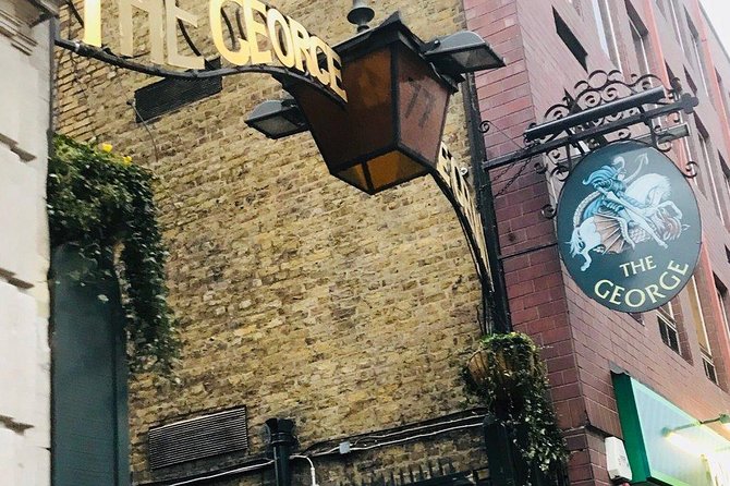 The Cloak and Dagger Tour in London - Entering The George Inn: The 17th-Century Pub That Sets the Tone