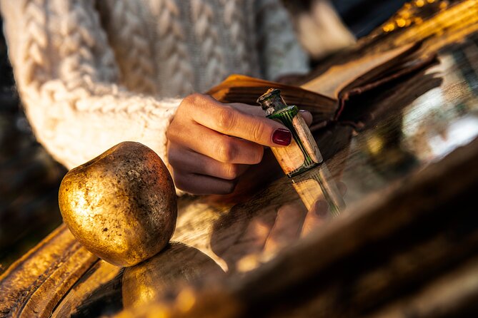 The Enchanted Mirror by HiddenCity - Solving the clues across South Kensington and West London