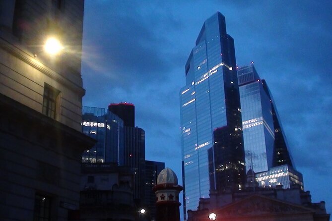 The Fading Light London Ghost Walk - Holy Sepulchre London: When Grave Robbing Hits the Front Row